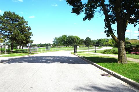 Tiny photo for 945 E Kenilworth Avenue #429, Palatine, IL 60074 (MLS # 12454052)