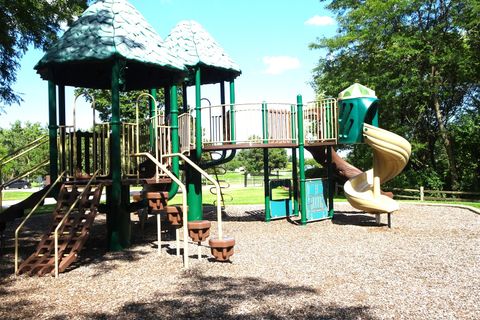 Tiny photo for 945 E Kenilworth Avenue #429, Palatine, IL 60074 (MLS # 12454052)