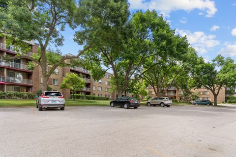 Tiny photo for 945 E Kenilworth Avenue #429, Palatine, IL 60074 (MLS # 12454052)
