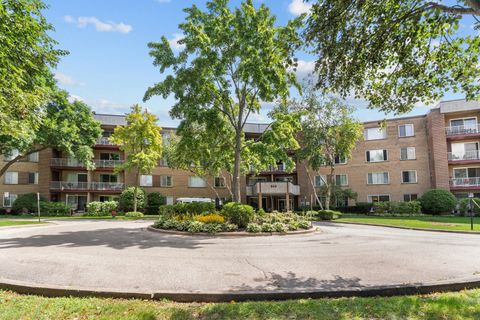 Photo of 945 E Kenilworth Avenue #429, Palatine, IL 60074 (MLS # 12454052) Photo of 945 E Kenilworth Avenue #429, Palatine, IL 60074 (MLS # 12454052)