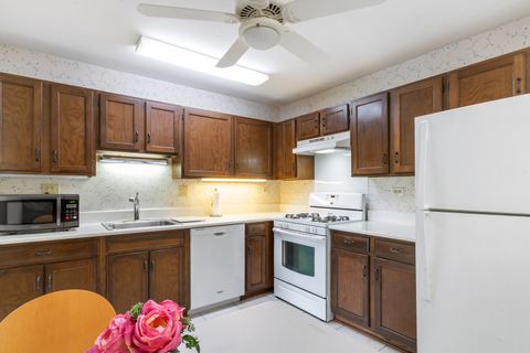 Tiny photo for 945 E Kenilworth Avenue #429, Palatine, IL 60074 (MLS # 12454052)