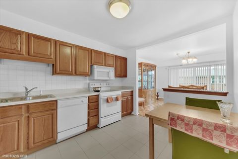 Tiny photo for 4838 Howard Street #301, Skokie, IL 60077 (MLS # 12413036)