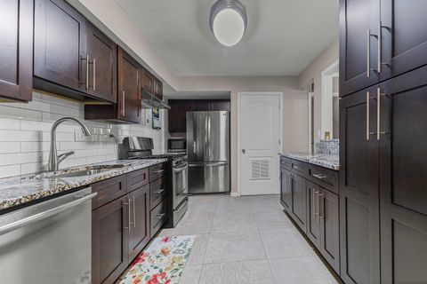 Tiny photo for 2100 Country Club Drive, Woodridge, IL 60517 (MLS # 12502662)