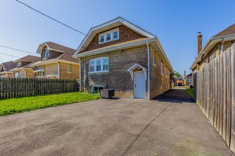 Tiny photo for 2107 EAST Avenue, Berwyn, IL 60402 (MLS # 12490749)