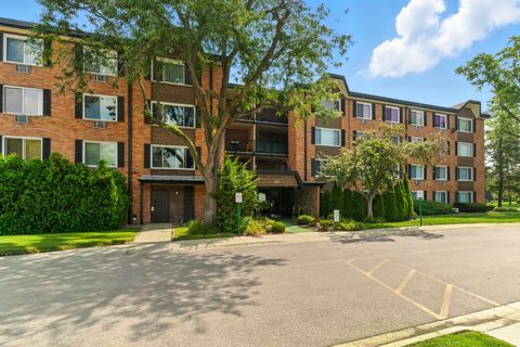 Tiny photo for 1207 S Old Wilke Road #303, Arlington Heights, IL 60005 (MLS # 12525249)