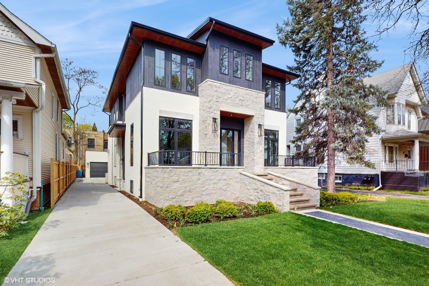 3806 N Lowell Avenue
