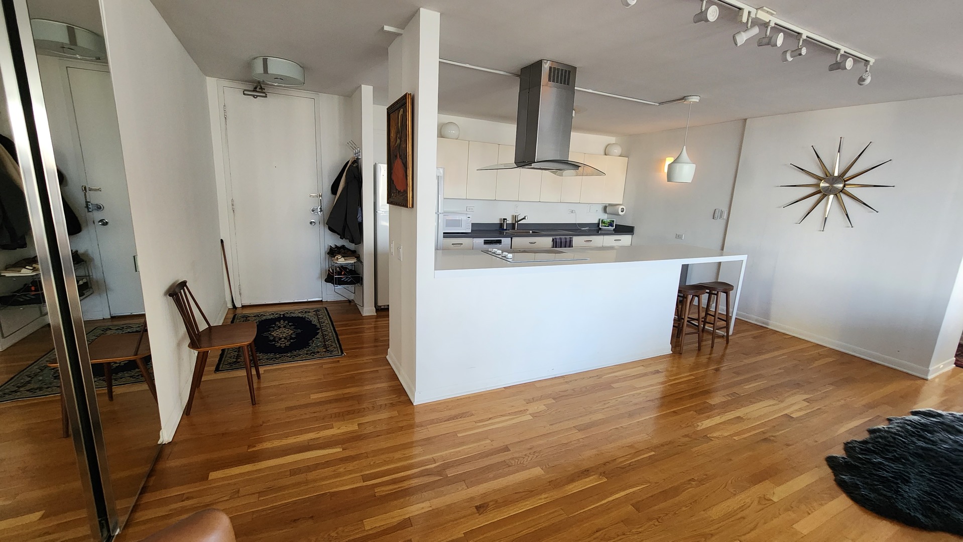 340 W DIVERSEY Parkway 2719