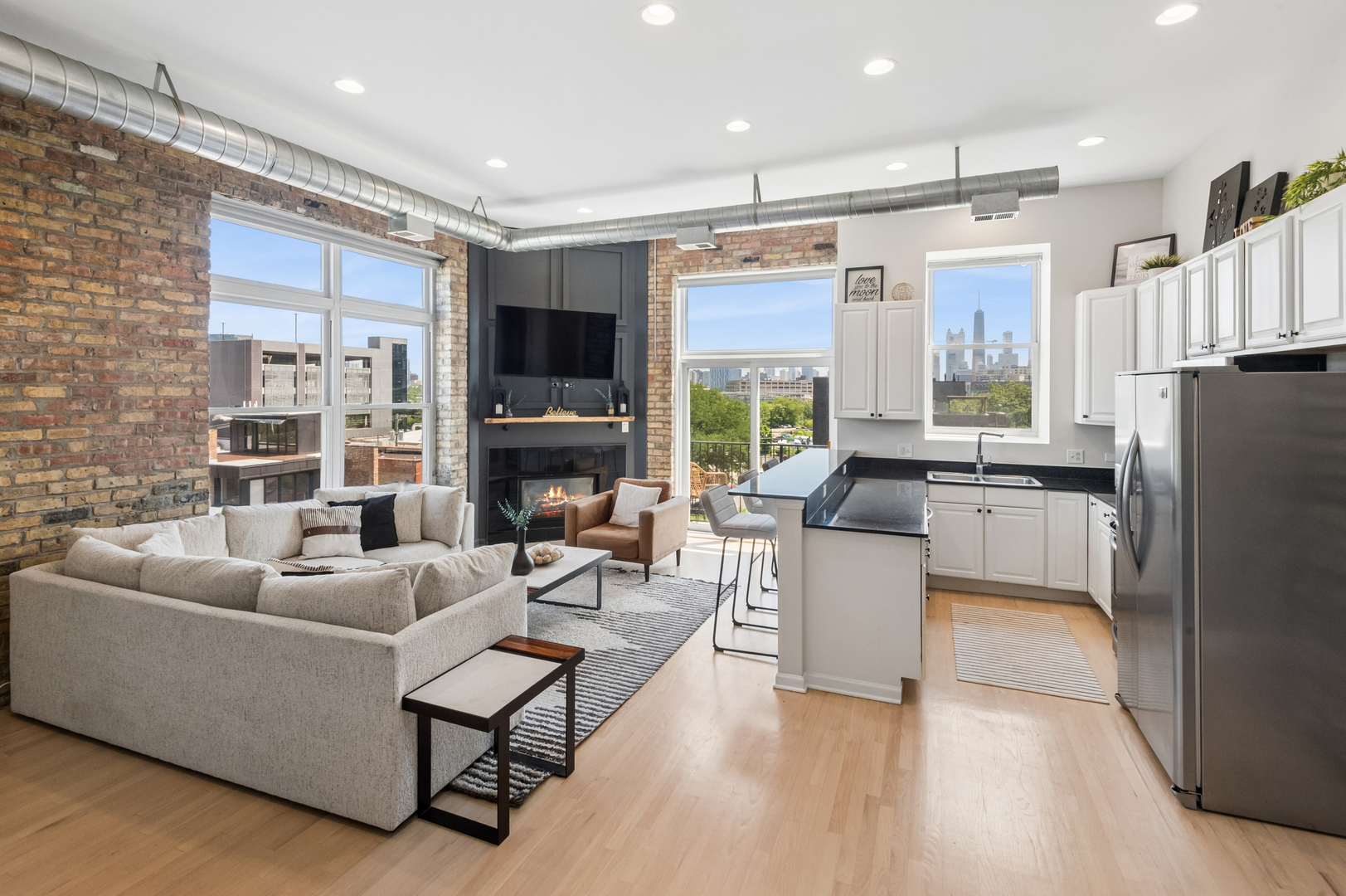 949 N Willard Court 403