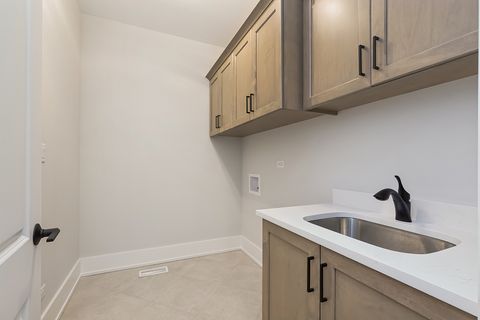 Tiny photo for 11059 Lizmore Lane #39B, Orland Park, IL 60467 (MLS # 12553081)