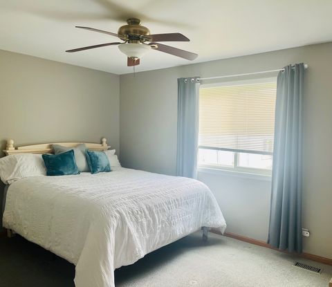 Tiny photo for 2S547 Continental Drive, Warrenville, IL 60555 (MLS # 12366061)