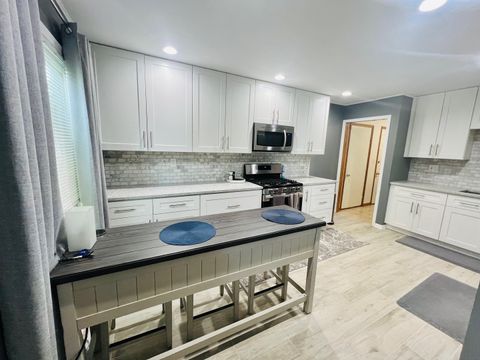 Tiny photo for 2S547 Continental Drive, Warrenville, IL 60555 (MLS # 12366061)