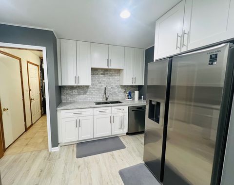 Tiny photo for 2S547 Continental Drive, Warrenville, IL 60555 (MLS # 12366061)