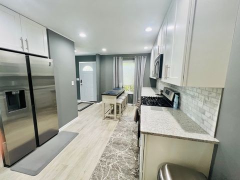 Tiny photo for 2S547 Continental Drive, Warrenville, IL 60555 (MLS # 12366061)