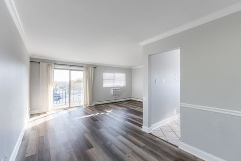 Tiny photo for 680 Marilyn Avenue #6-206, Glendale Heights, IL 60139 (MLS # 12507391)