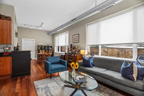 Tiny photo for 4751 N Artesian Avenue #205, Chicago, IL 60625 (MLS # 12492078)