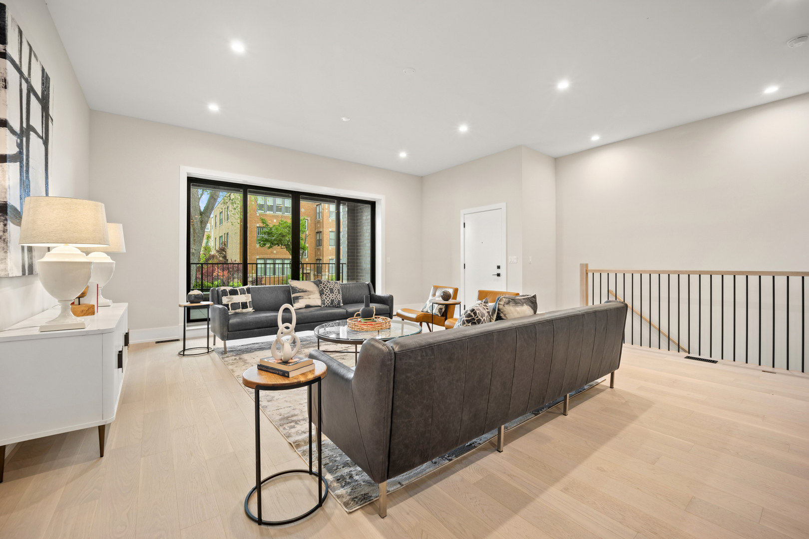 4353 N Richmond Avenue 1S