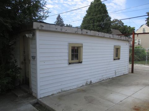 Tiny photo for 1324 Clinton Avenue, Berwyn, IL 60402 (MLS # 12475093)