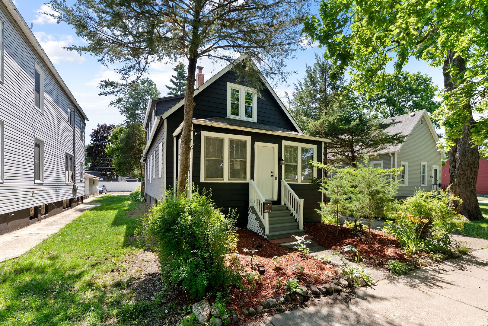 1437 Victoria Avenue