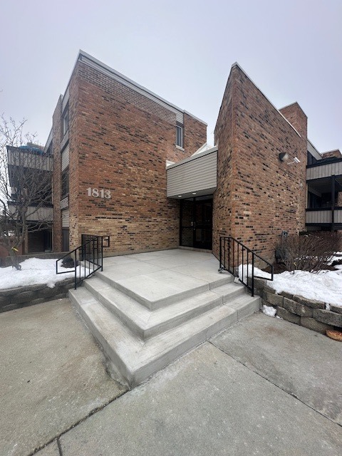 1813 Hemlock Place 311