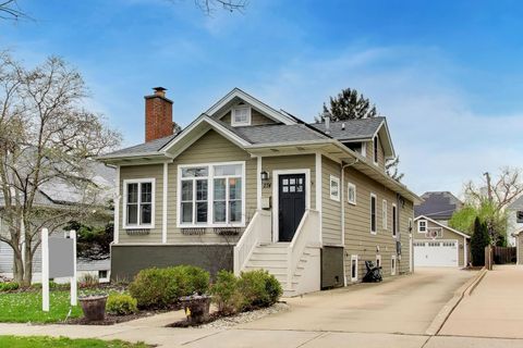 Photo of Elmhurst, IL 60126 (MLS # 12634534)