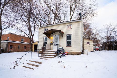 Photo of 817 S State Avenue, Freeport, IL 61032 (MLS # 12450105) Photo of 817 S State Avenue, Freeport, IL 61032 (MLS # 12450105)