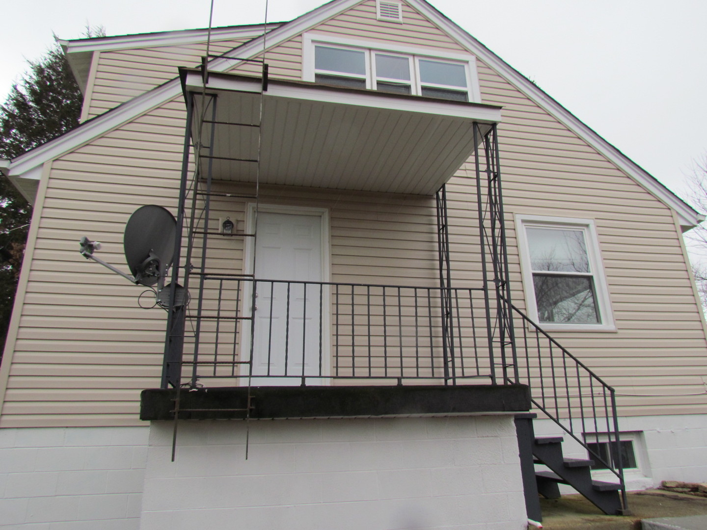 Properties 2 28W625 Lester Street