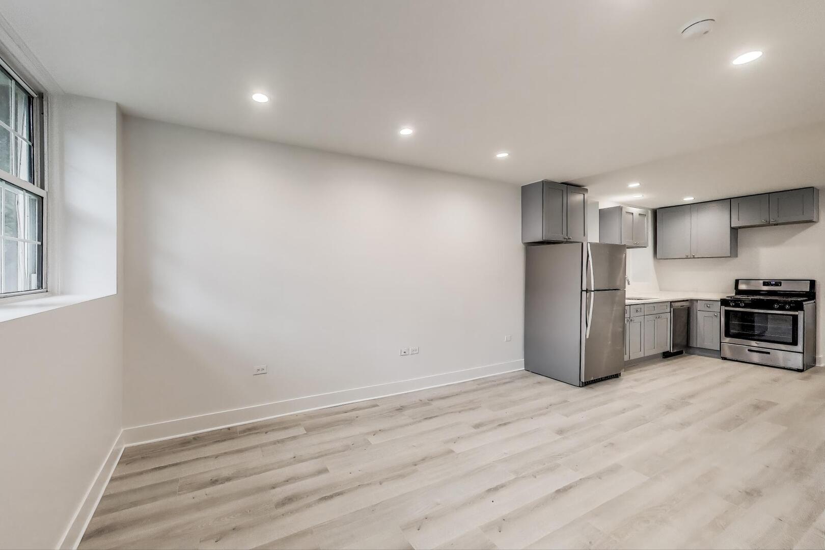 1437 W Oakdale Avenue G