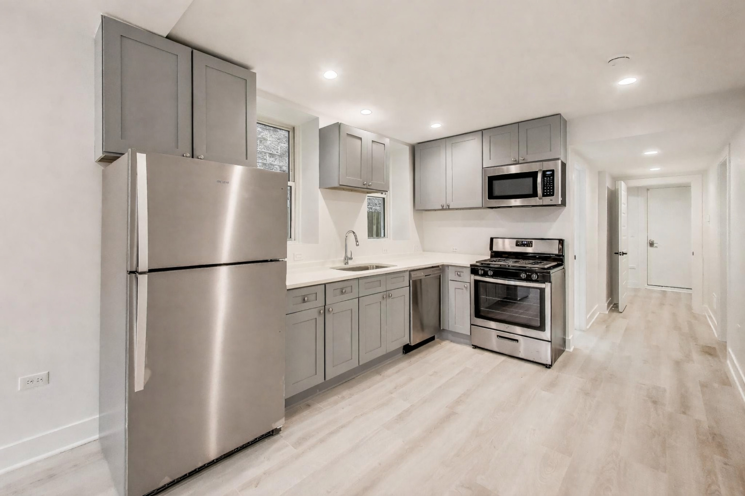 1437 W Oakdale Avenue G