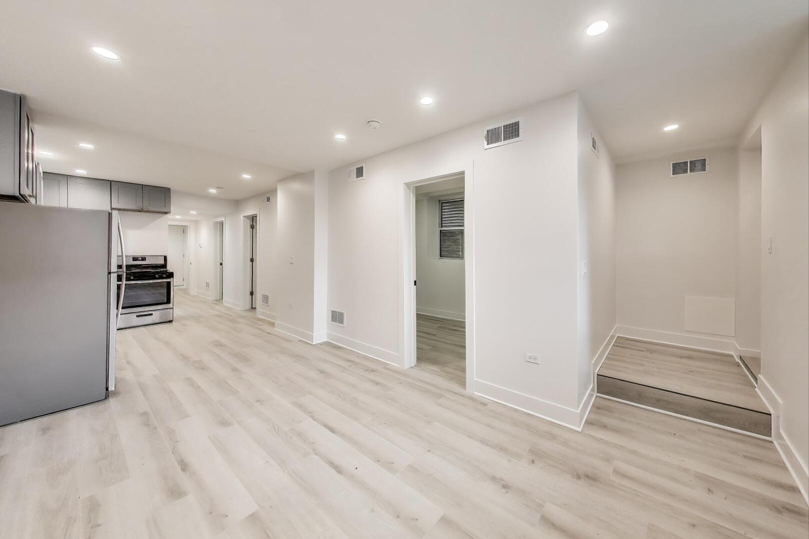 1437 W Oakdale Avenue G