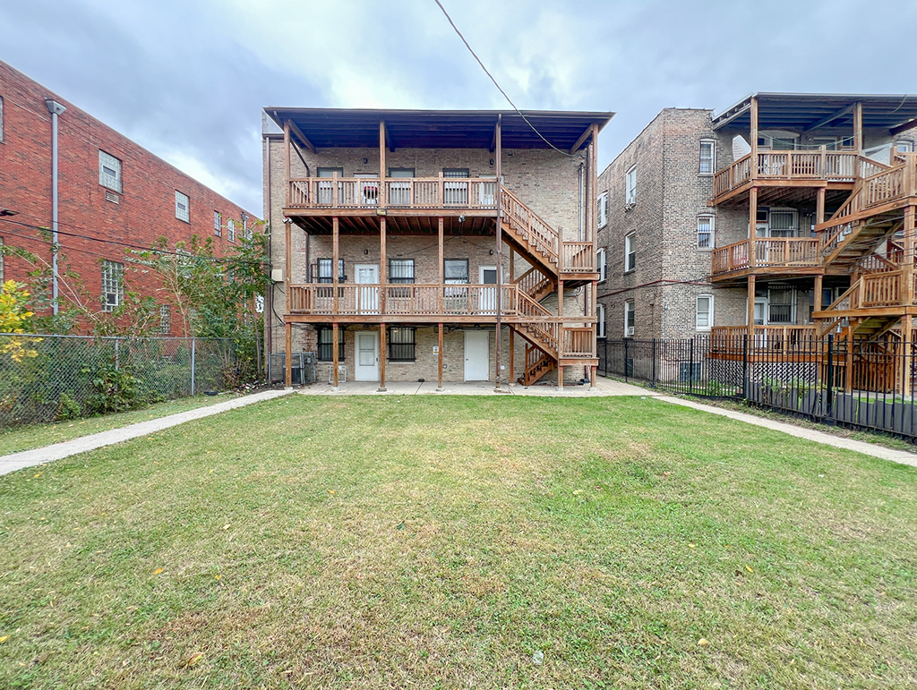 5617 S Michigan Avenue