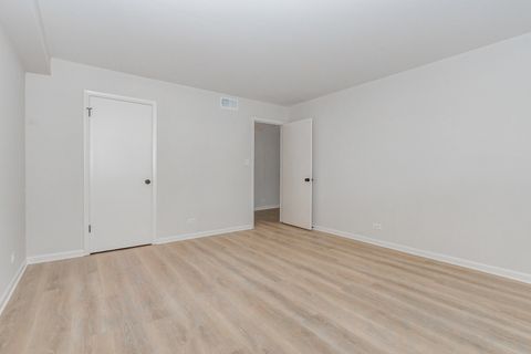 Tiny photo for 4A Kingery Quarter #104, Willowbrook, IL 60527 (MLS # 12476251)