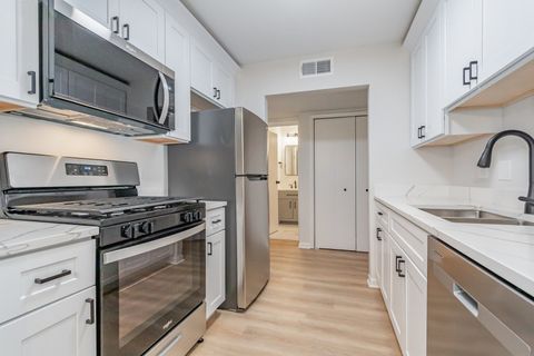 Tiny photo for 4A Kingery Quarter #104, Willowbrook, IL 60527 (MLS # 12476251)