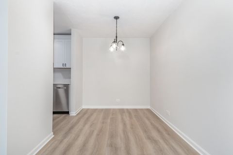 Tiny photo for 4A Kingery Quarter #104, Willowbrook, IL 60527 (MLS # 12476251)