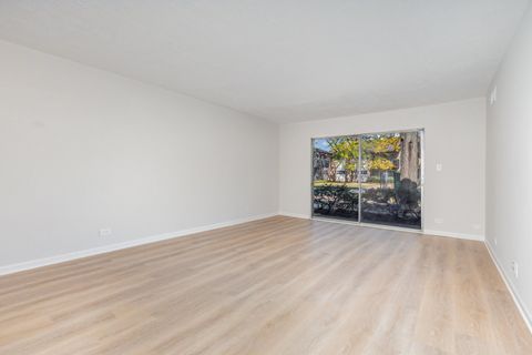 Tiny photo for 4A Kingery Quarter #104, Willowbrook, IL 60527 (MLS # 12476251)
