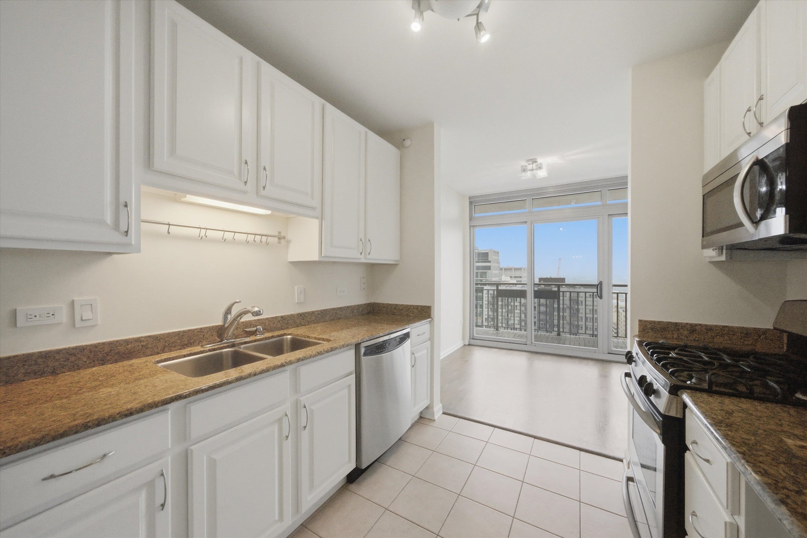 125 S Jefferson Street 2409