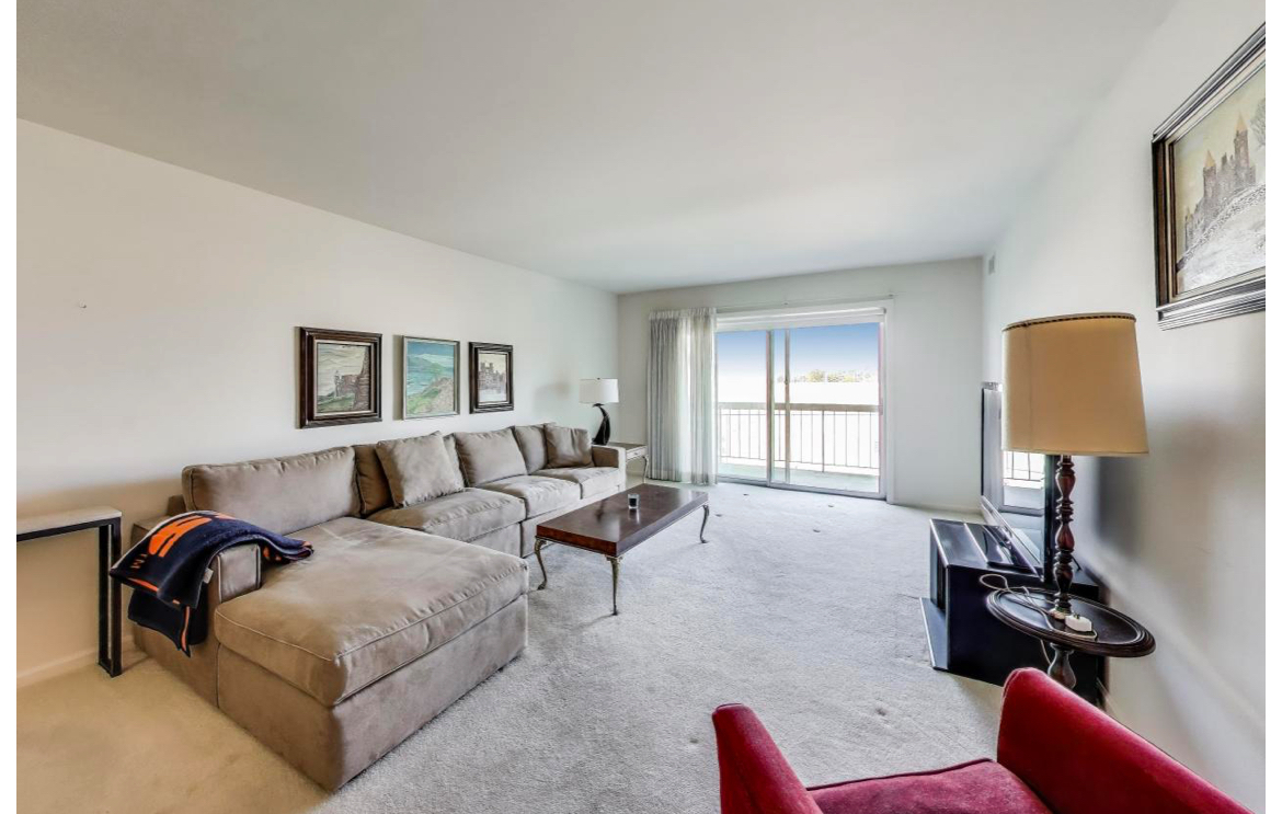 4840 Foster Street 304