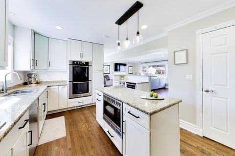 Tiny photo for 407 S See Gwun Avenue, Mount Prospect, IL 60056 (MLS # 12583370)