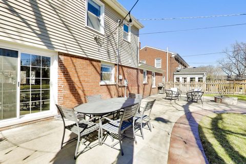 Tiny photo for 407 S See Gwun Avenue, Mount Prospect, IL 60056 (MLS # 12583370)