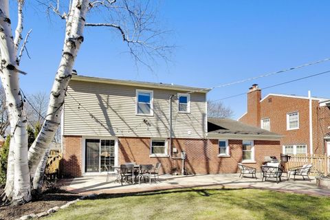 Tiny photo for 407 S See Gwun Avenue, Mount Prospect, IL 60056 (MLS # 12583370)