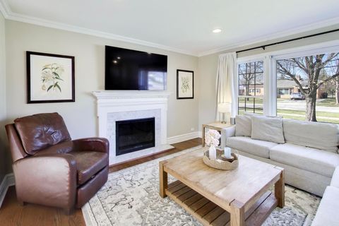 Tiny photo for 407 S See Gwun Avenue, Mount Prospect, IL 60056 (MLS # 12583370)