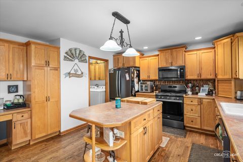 Tiny photo for 925 Suzy Street, Lake Holiday, IL 60548 (MLS # 12437937)