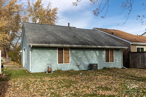 Tiny photo for 30W171 Maplewood Court, Warrenville, IL 60555 (MLS # 12510028)