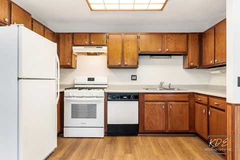 Tiny photo for 30W171 Maplewood Court, Warrenville, IL 60555 (MLS # 12510028)