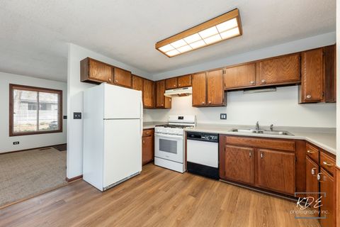 Tiny photo for 30W171 Maplewood Court, Warrenville, IL 60555 (MLS # 12510028)