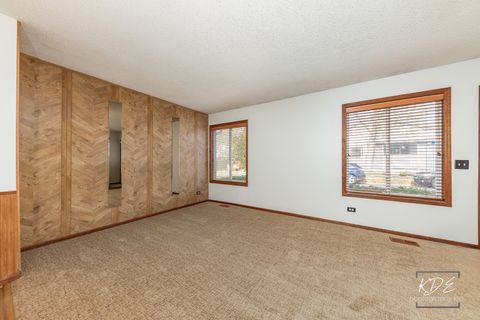 Tiny photo for 30W171 Maplewood Court, Warrenville, IL 60555 (MLS # 12510028)