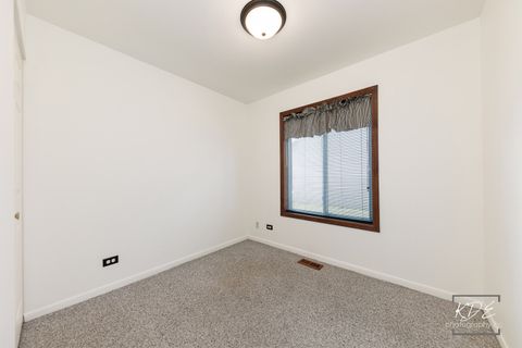 Tiny photo for 30W171 Maplewood Court, Warrenville, IL 60555 (MLS # 12510028)