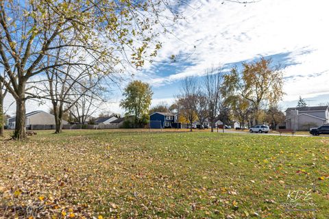 Tiny photo for 30W171 Maplewood Court, Warrenville, IL 60555 (MLS # 12510028)