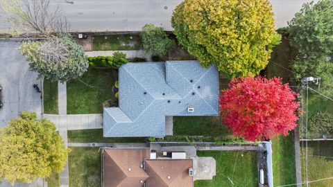 Tiny photo for 3801 W Sherwin Avenue, Lincolnwood, IL 60712 (MLS # 12540793)