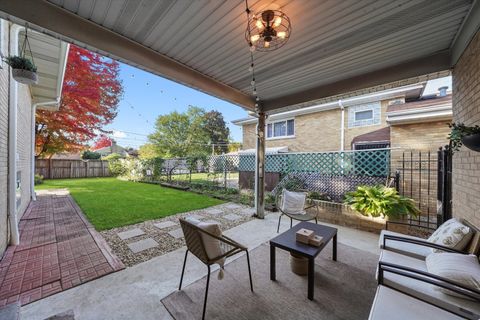 Tiny photo for 3801 W Sherwin Avenue, Lincolnwood, IL 60712 (MLS # 12540793)