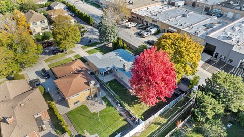 Tiny photo for 3801 W Sherwin Avenue, Lincolnwood, IL 60712 (MLS # 12540793)